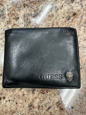 GUESS Black Leather Card & Key Holder with Metal Lion Emblem
